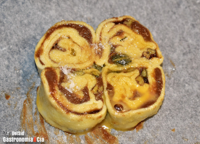 Flores de hojaldre con avellanas, nueces y semillas