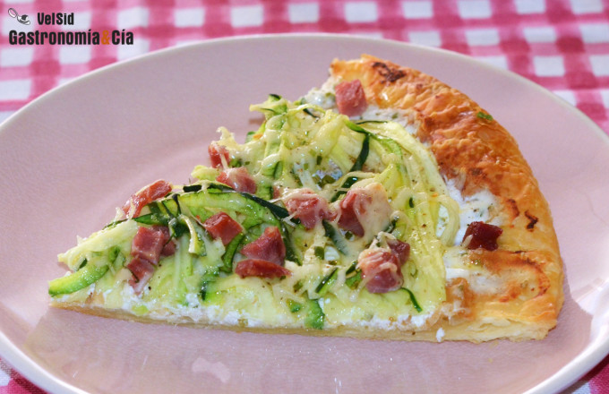 Tarta de hojaldre con ricotta y calabacín