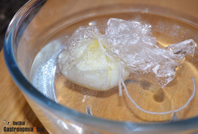 Cómo hacer un huevo poché o huevo flor en el microondas