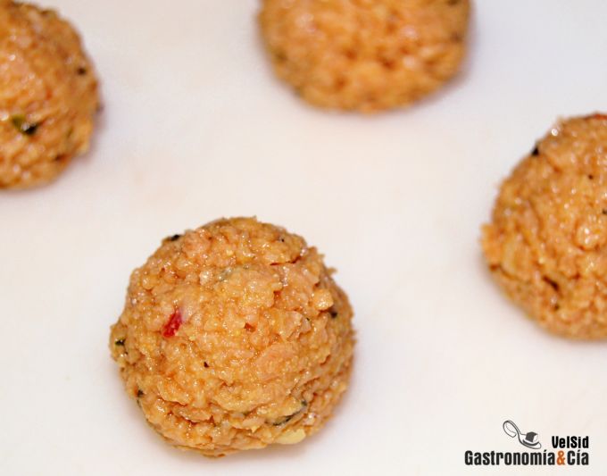 Hummus de remolacha con bocaditos de soja