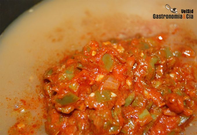 Judías pintas con pisto