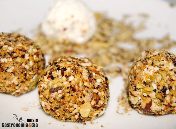 Labneh con dukkah de pistachos