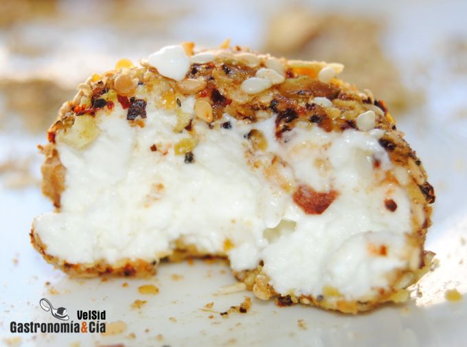 Labneh con dukkah de pistachos