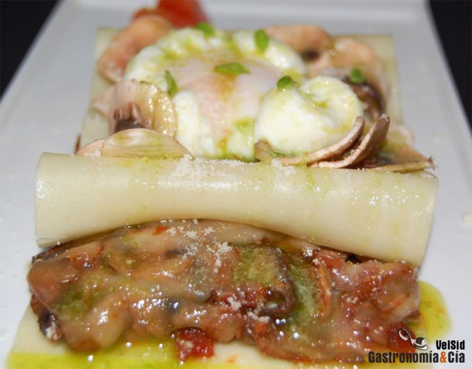 Lasaña de champiñones con huevo poché