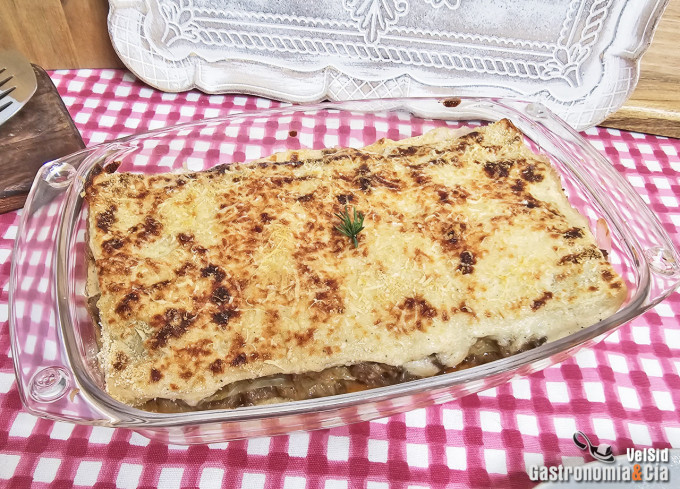Lasaña de carne con bechamel
