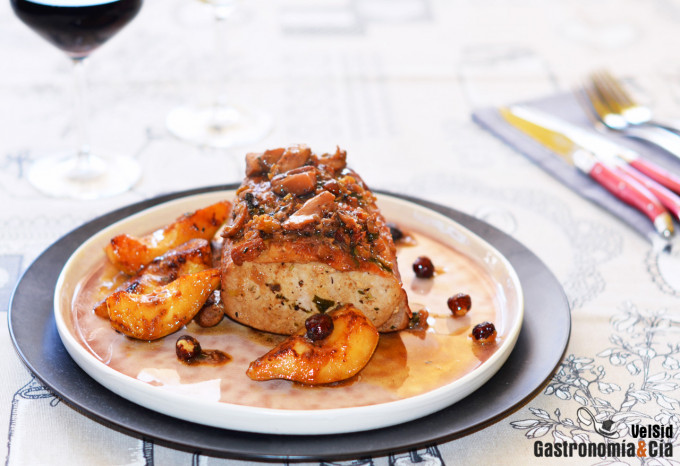 Lomo de cerdo a la cazuela con peras y avellanas, una r
