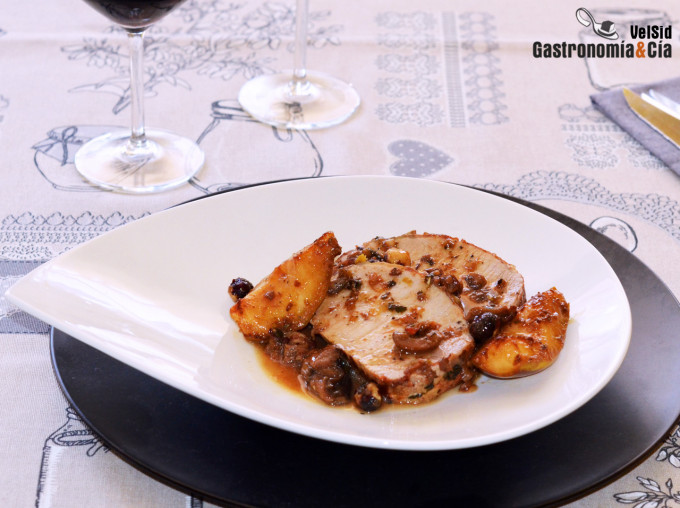 Lomo de cerdo a la cazuela con peras y avellanas, una r