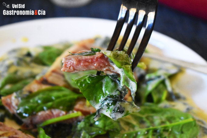 Lomo de ternera con salsa cremosa de espinacas y mascar