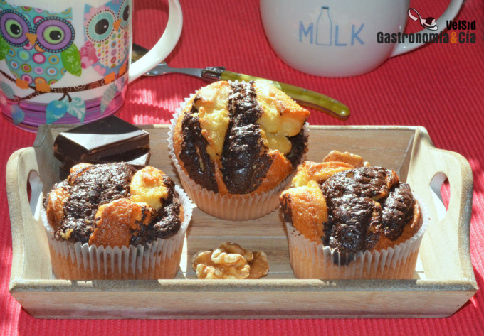 Magdalenas de yogur, nueces y chocolate