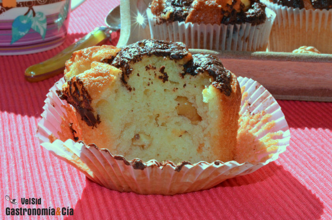 Magdalenas de yogur, nueces y chocolate