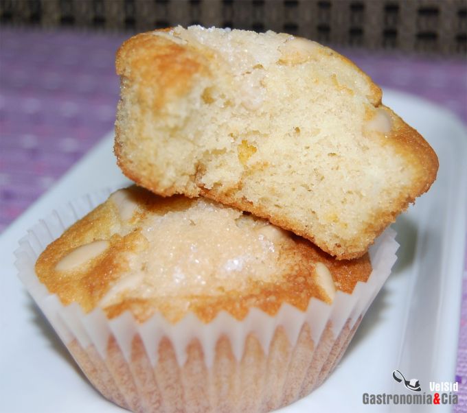 Magdalenas con piñones