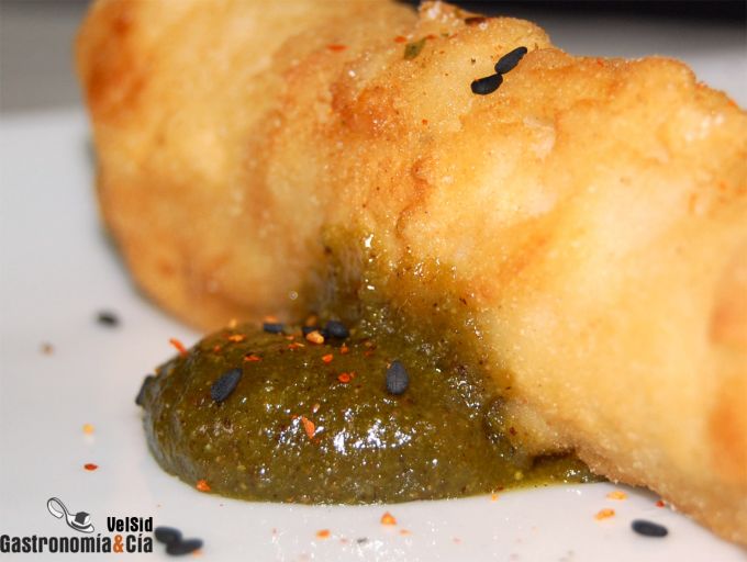 Merluza rebozada con praliné de pistachos