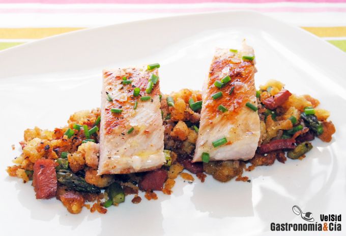 Receta de migas con jamón, espárragos y secreto a la pa