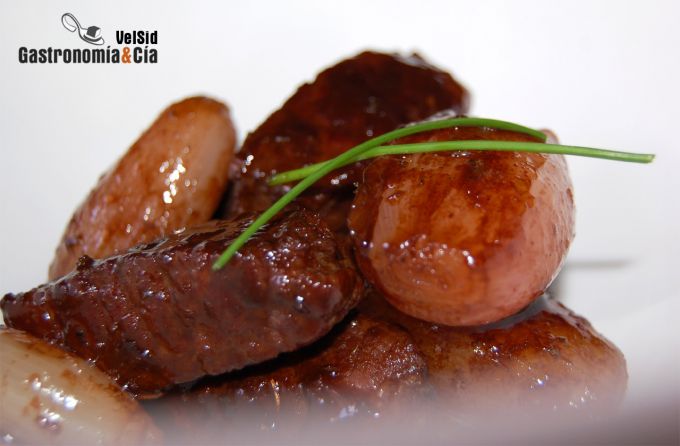 Morcillo con chalotas y glaseado de garnacha