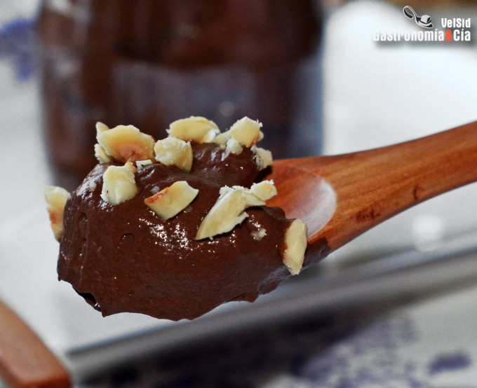 Mousse de aguacate, chocolate y avellana