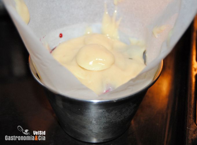 Muffins de chocolate blanco y frutos rojos