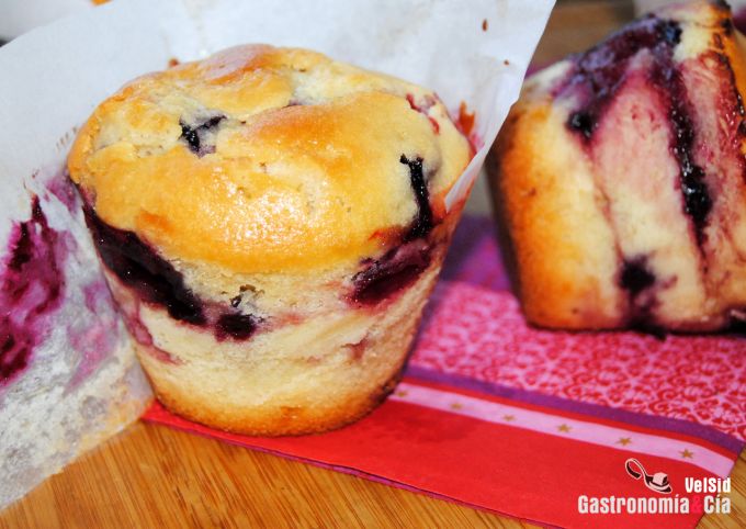Muffins de chocolate blanco y frutos rojos