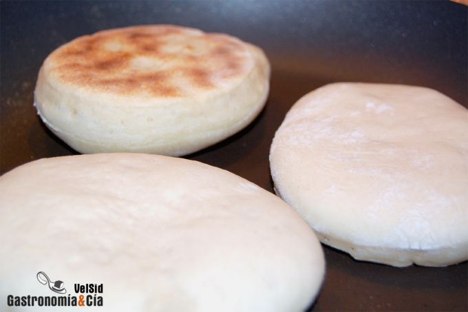 Muffins ingleses con suero de mantequilla