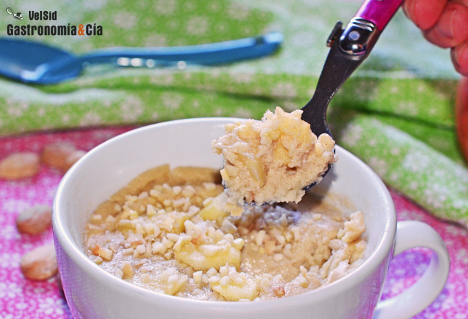 Mug cake de almendra con manzana