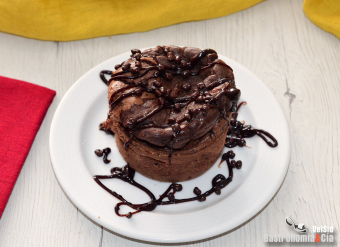 Mugcake de chocolate en freidora de aire
