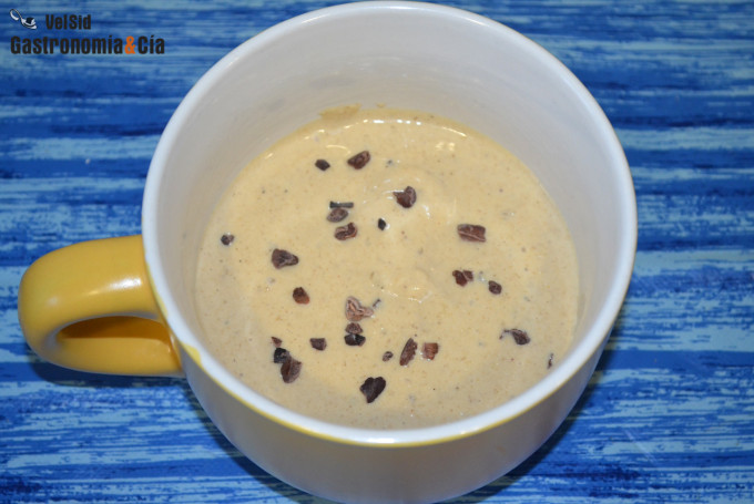 Mugcake saludable de plátano y crema de cacahuete