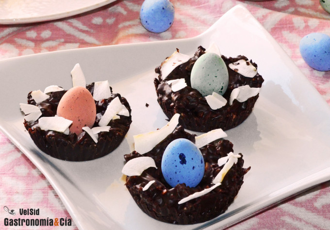 Nidos de Pascua de chocolate y frutos secos