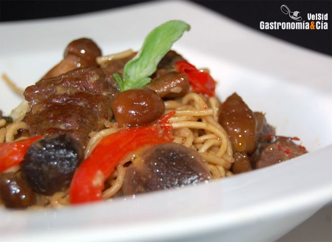Noodles con ternera y setas