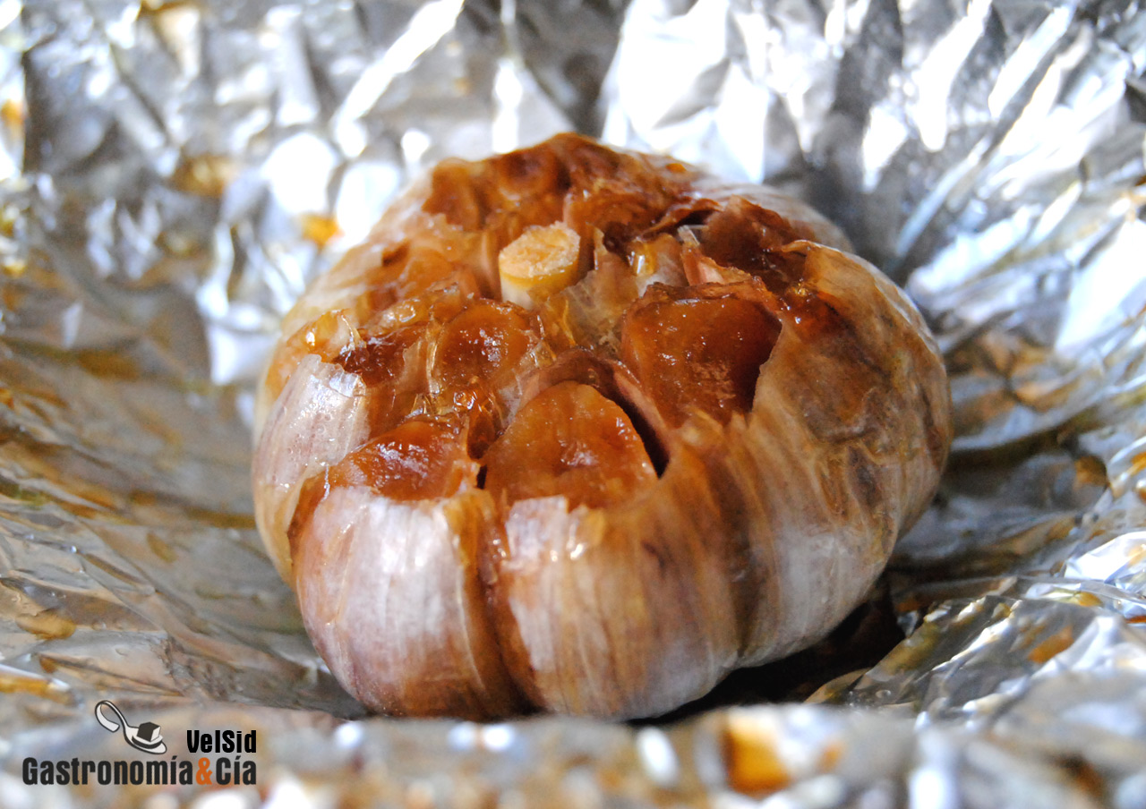 Ajos asados en el horno