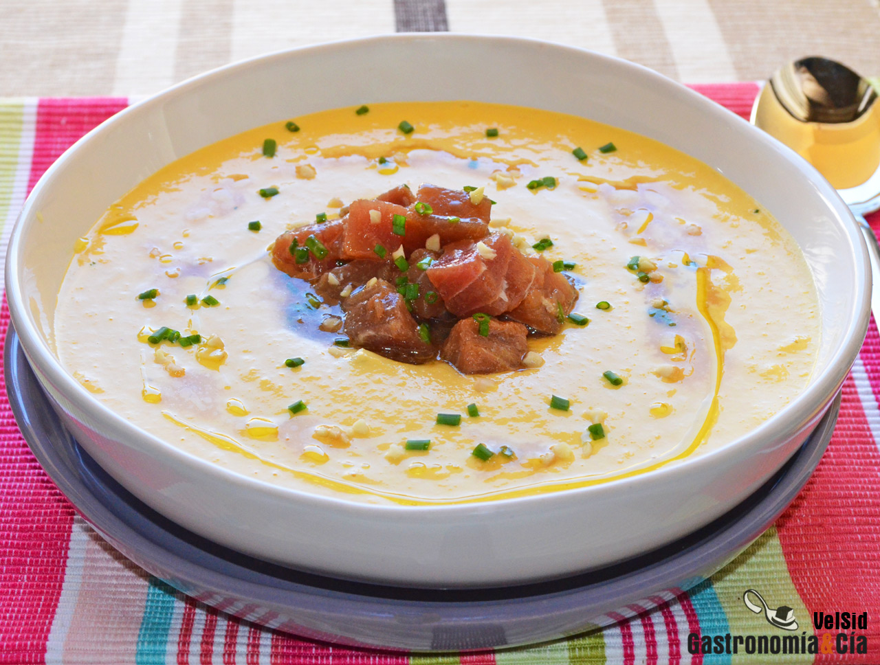 Ajoblanco de melón con tartar de atún