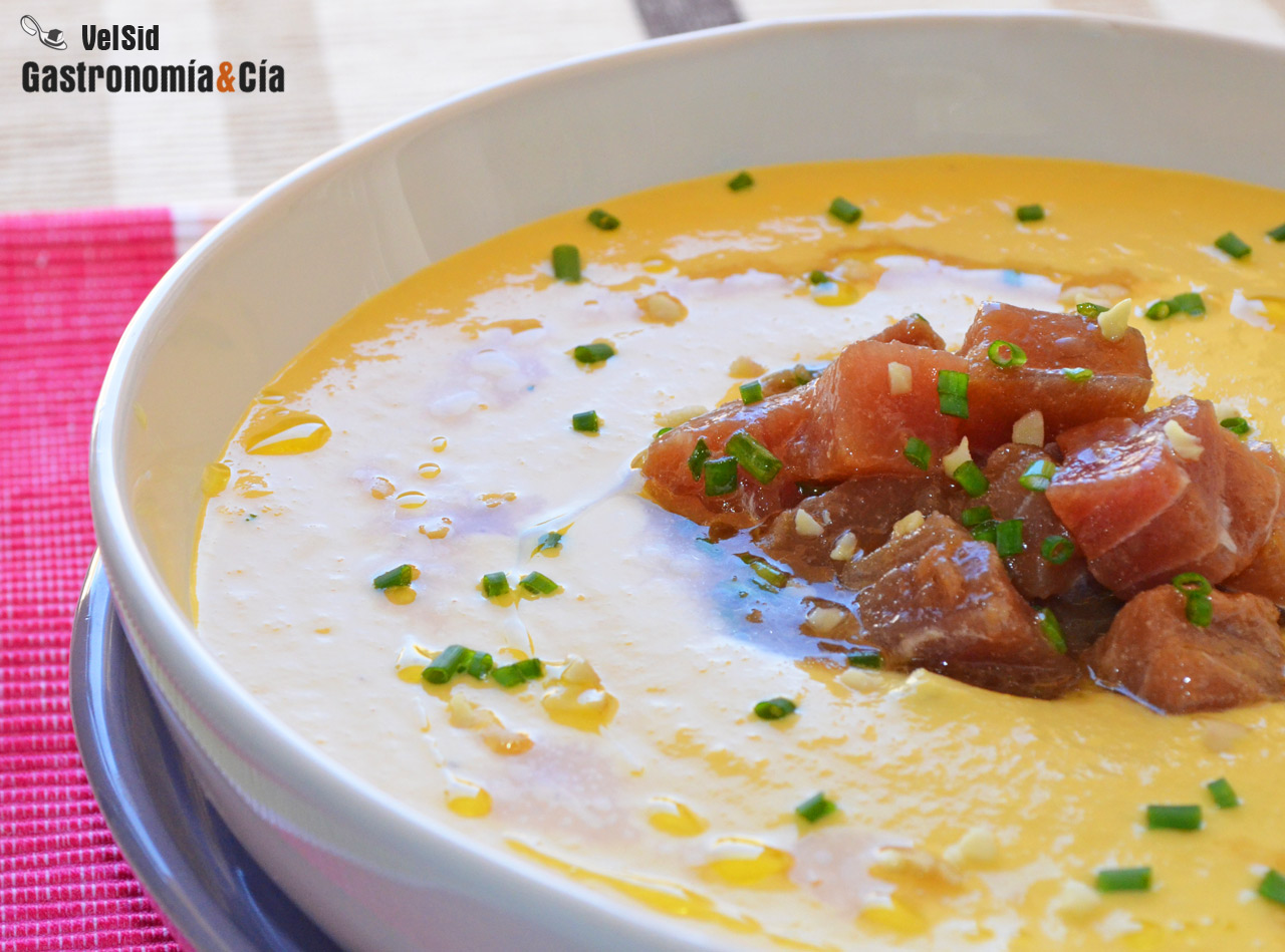 Ajoblanco de melón con tartar de atún