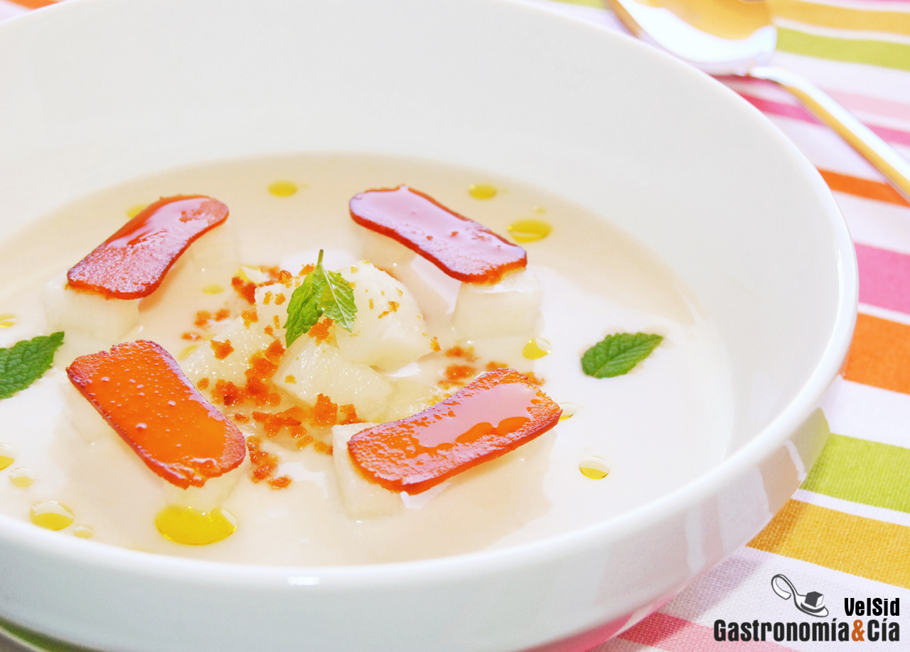 Ajoblanco con melón y huevas de maruca