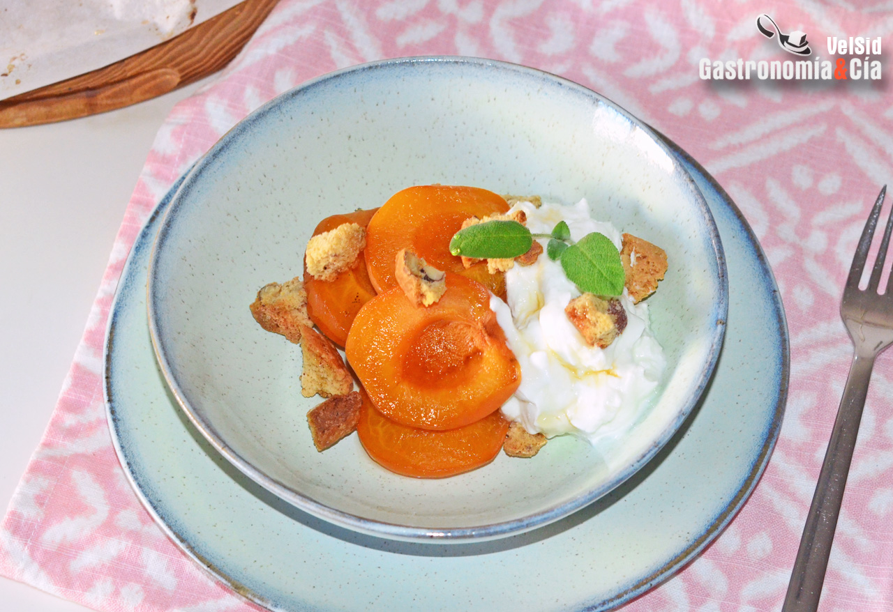 Albaricoques en papillote con aroma de salvia, yogur y 