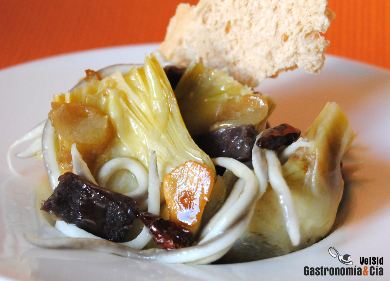 Alcachofas con gulas y cecina
