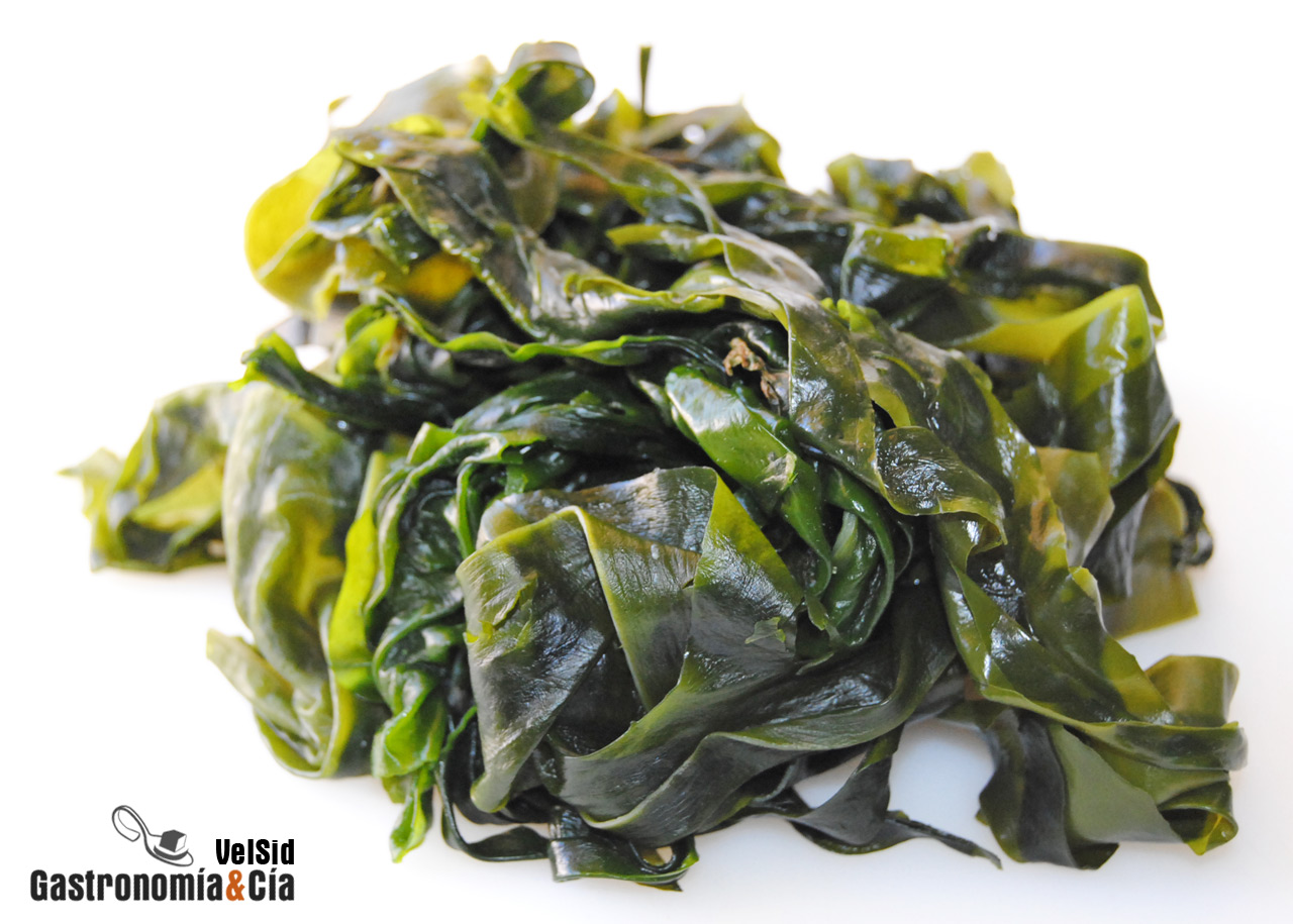 Alga wakame rehidratada