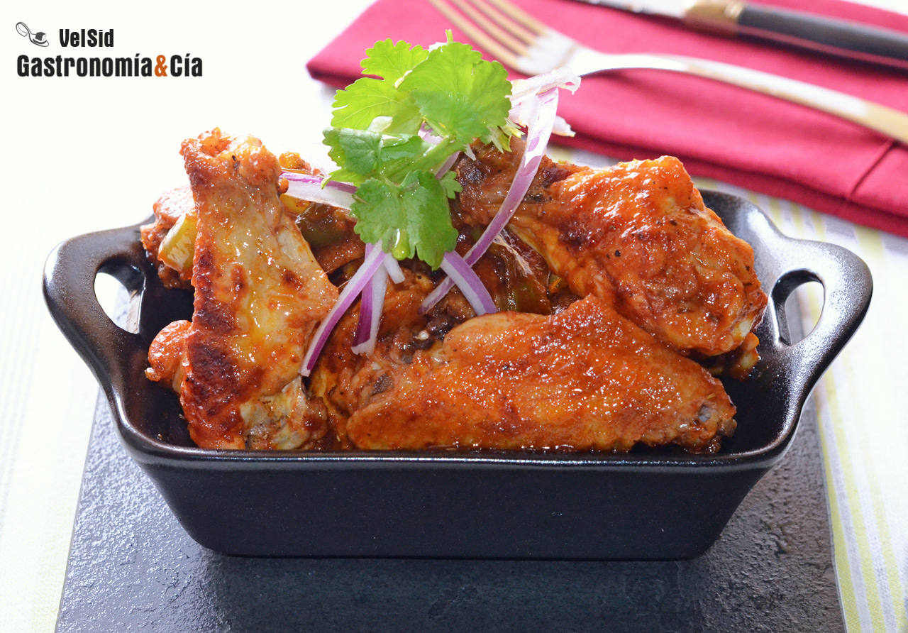 Alitas de pollo con tomate a las finas hierbas