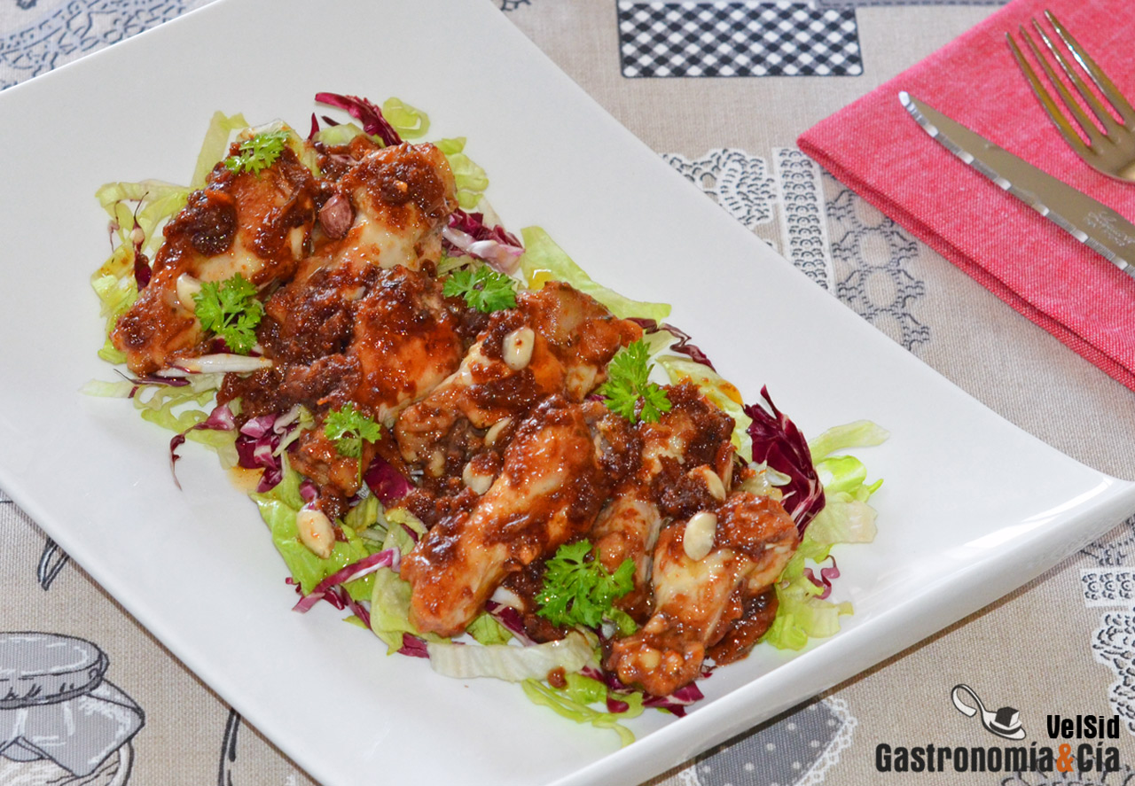 Alitas de pollo al cava con cacahuetes