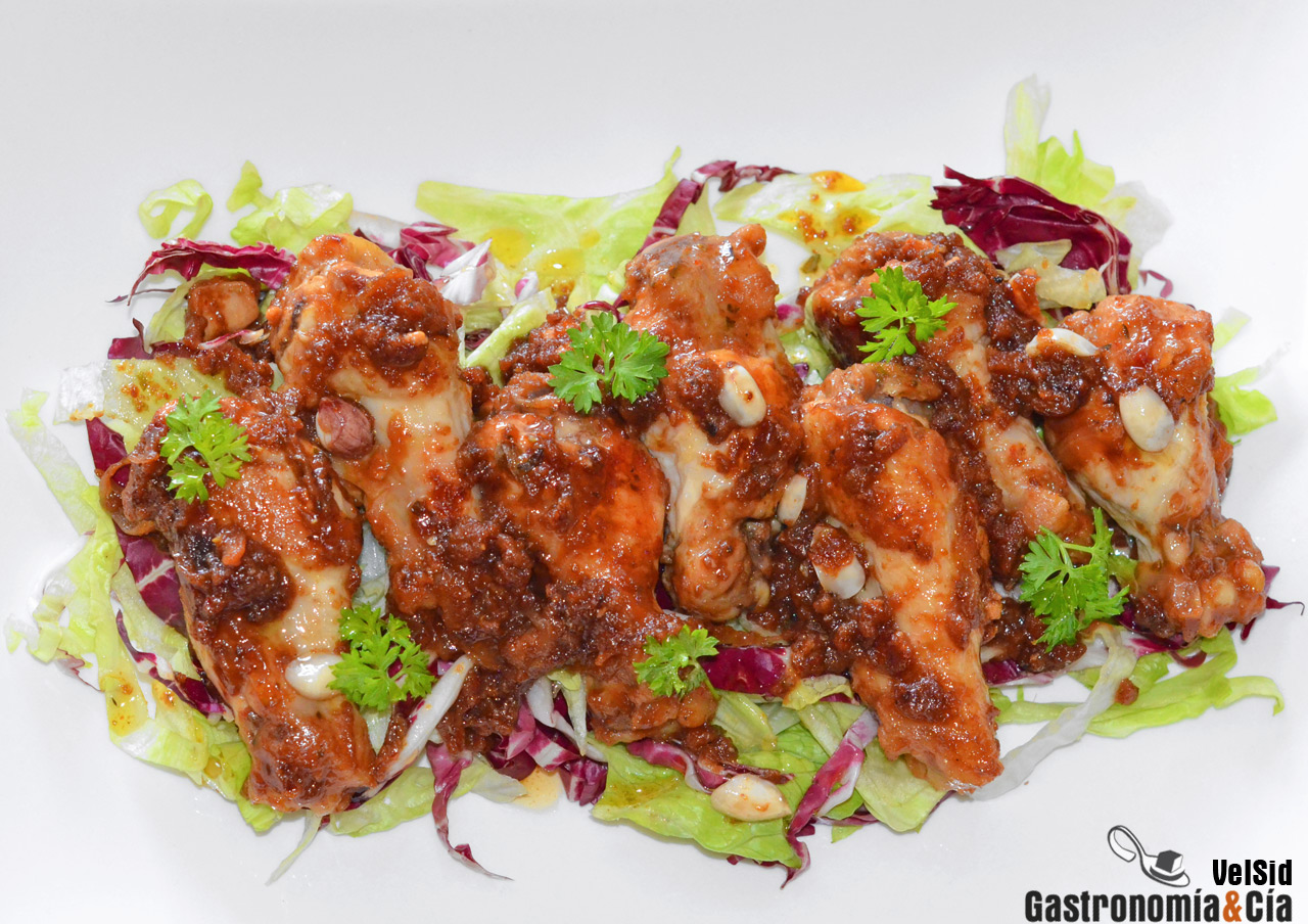 Alitas de pollo al cava con cacahuetes