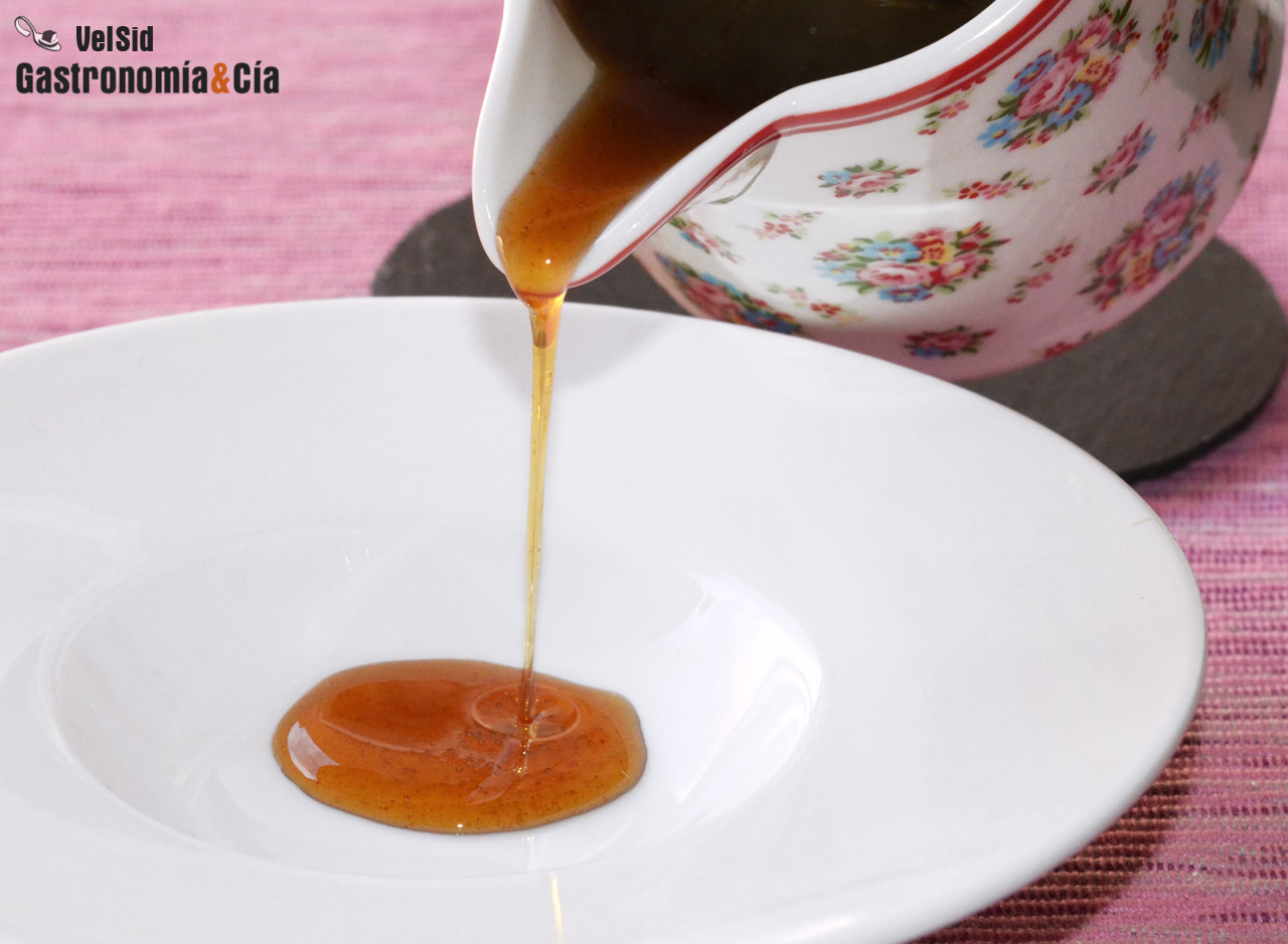 Cómo hacer almíbar de miel para torrijas y otros dulces