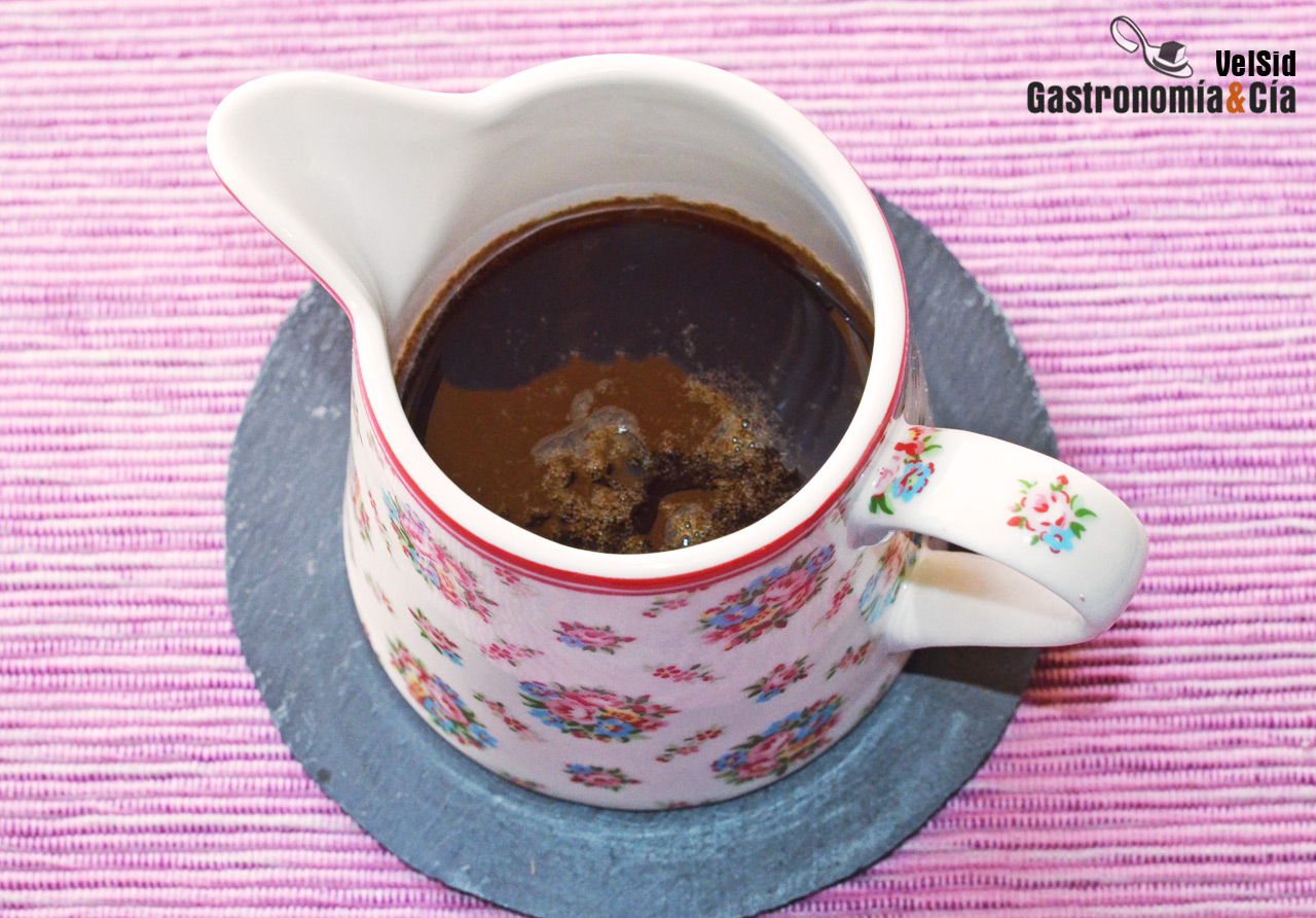 Cómo hacer almíbar de miel para torrijas y otros dulces