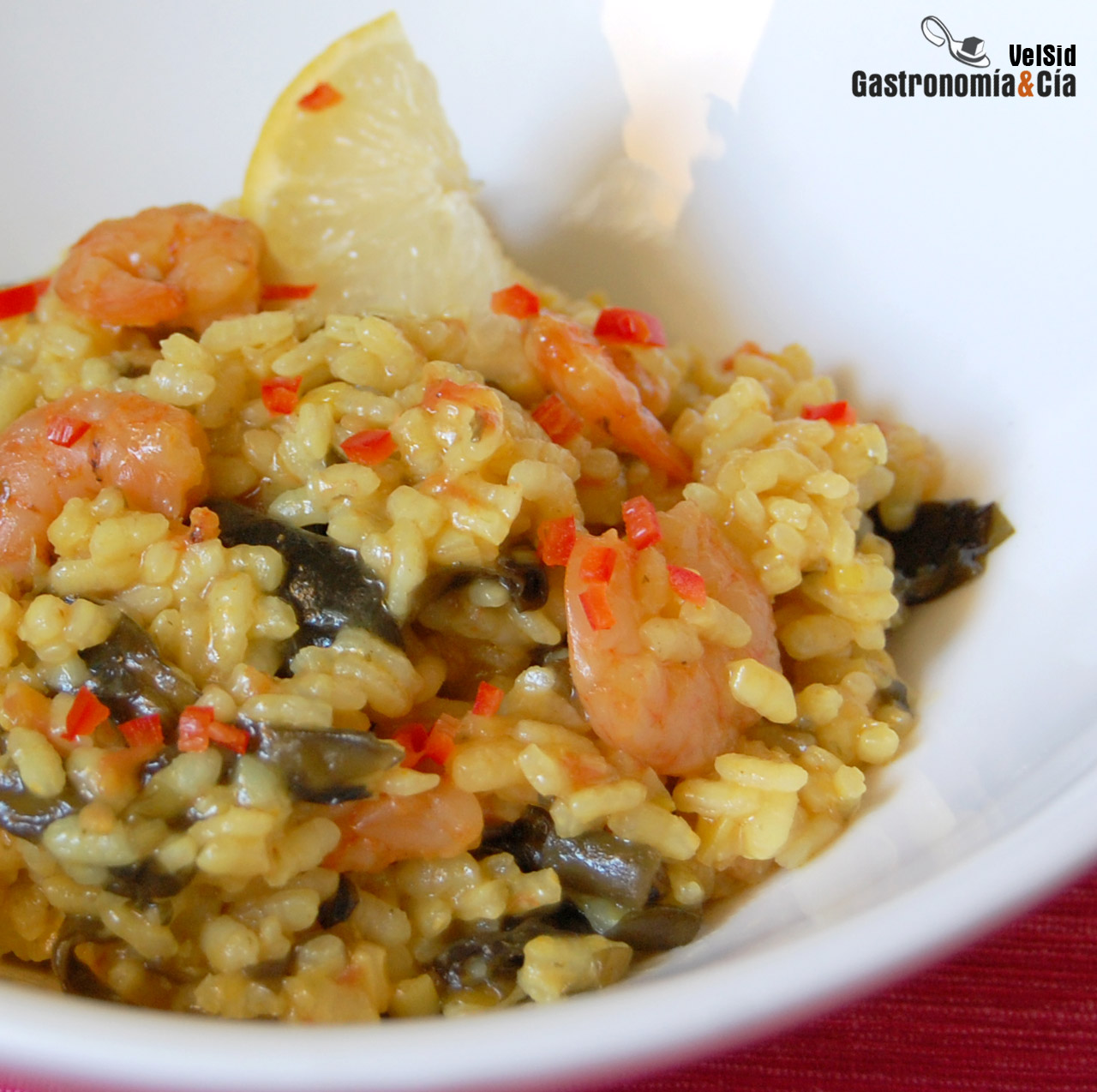 Arroz con gambas y algas