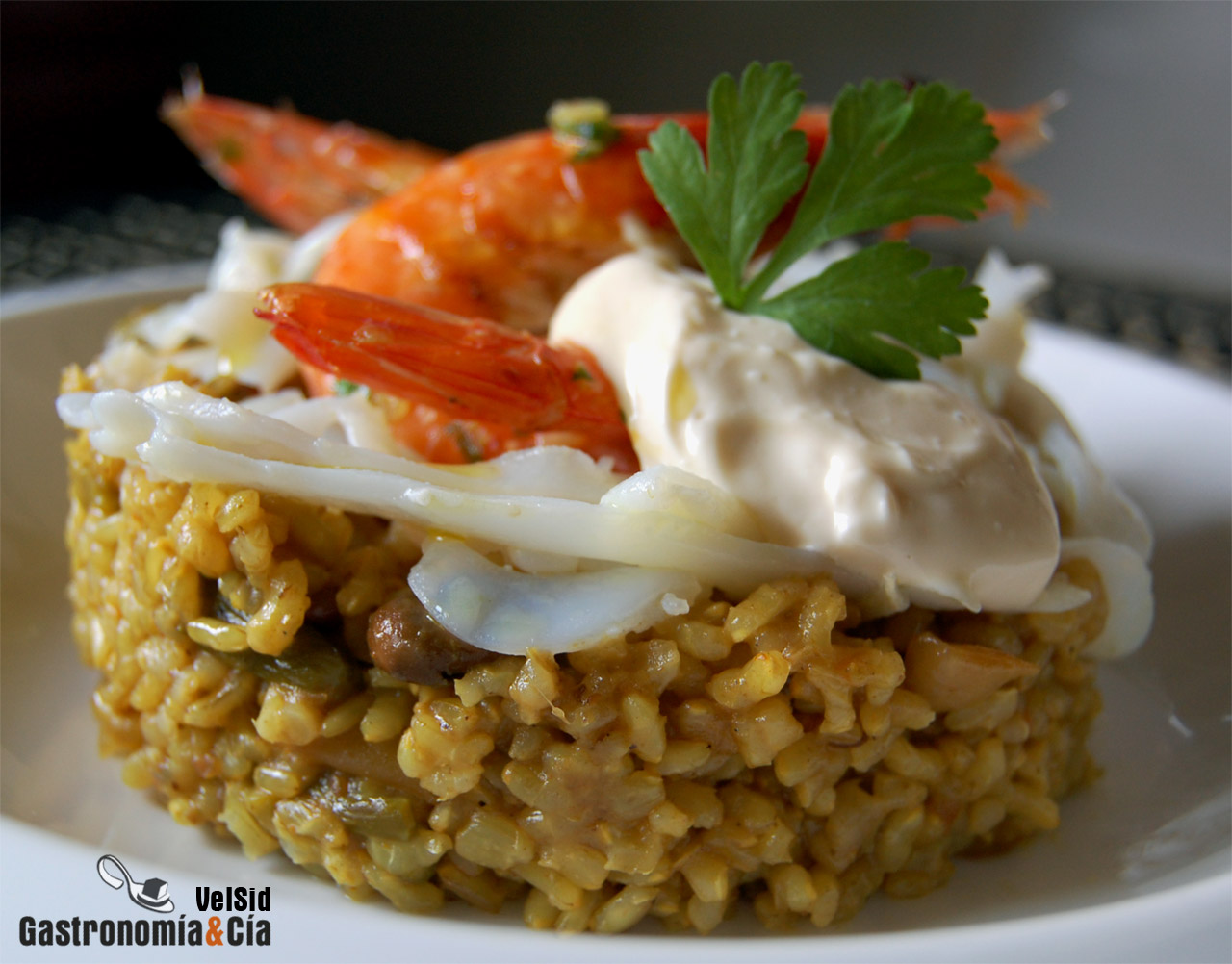 Arroz integral con carpaccio de sepia y all i oli