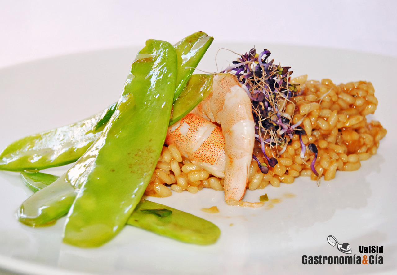 Arroz con langostinos y tirabeques