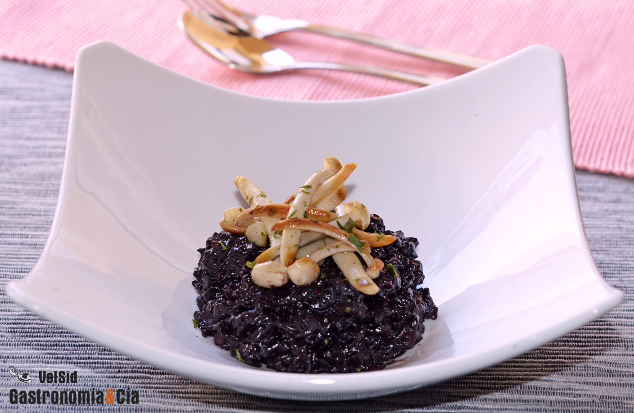 Arroz venere con chirivía y jamón ibérico