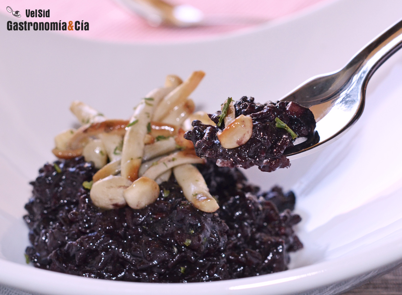 Arroz venere con chirivía y jamón ibérico