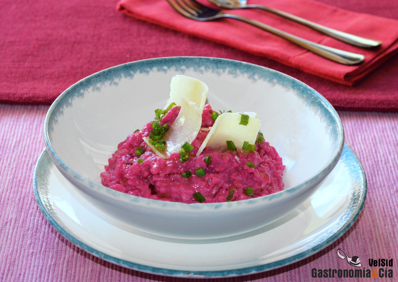 Arroz cremoso con remolacha y parmesano