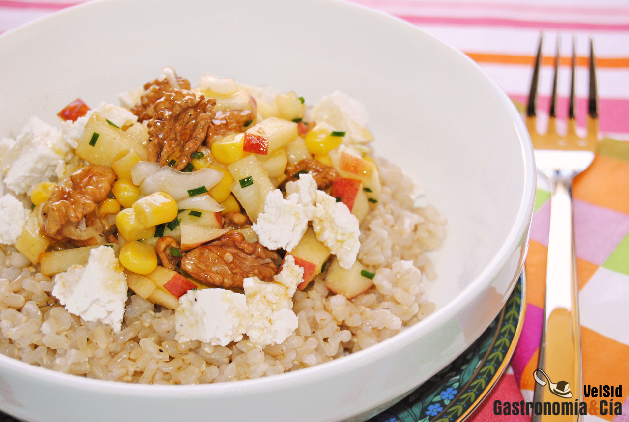 Arroz integral con manzana, nueces y requesón