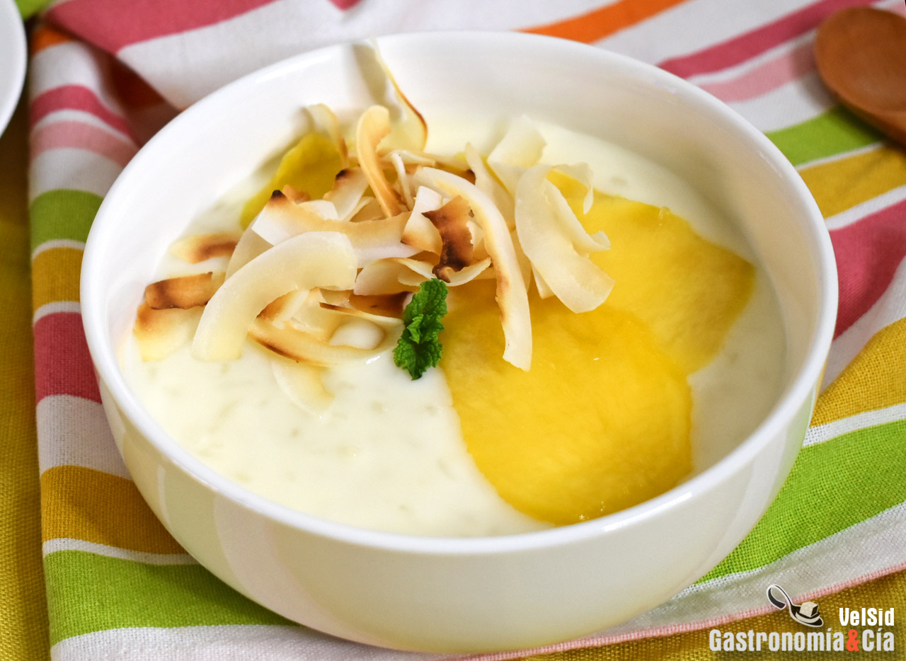 Arroz con leche de coco y mango