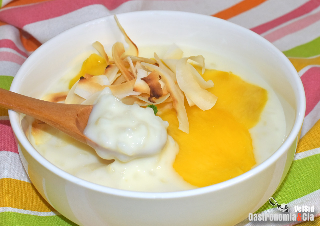 Arroz con leche de coco y mango