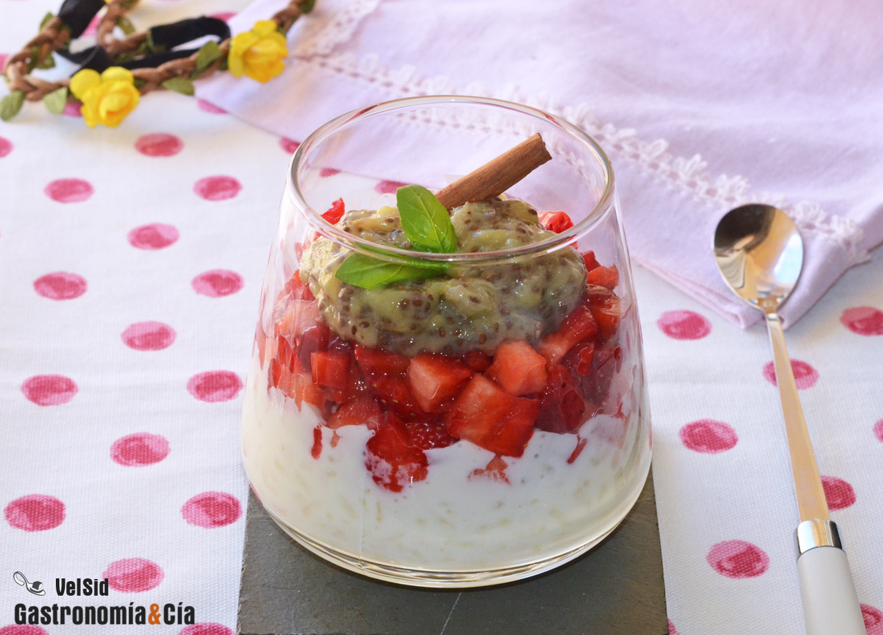 Arroz con leche, fresas y mermelada de plátano, un post