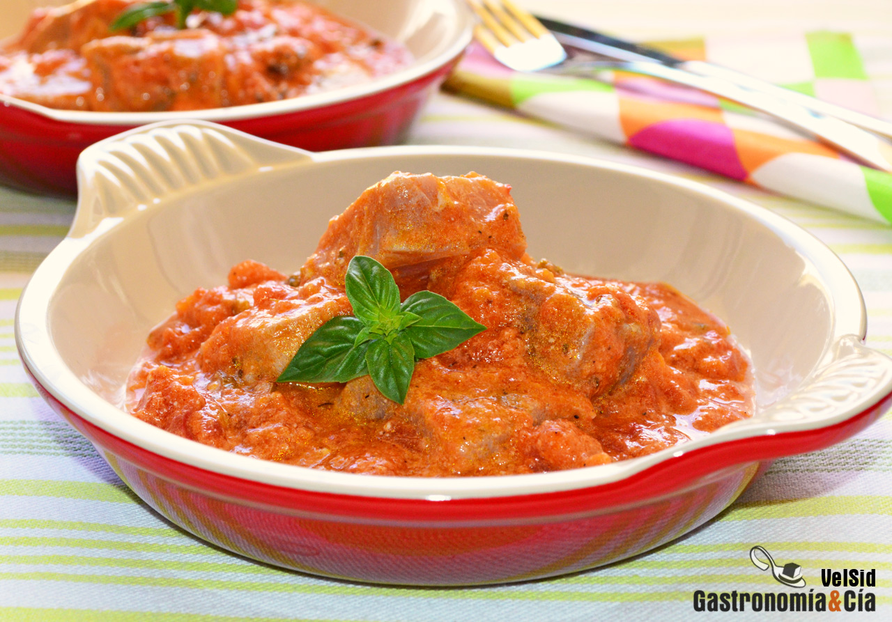 Atún en salsa de curry rojo